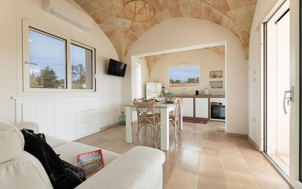 Villa Incantesimo: Dining Room, Kitchen, Living Room