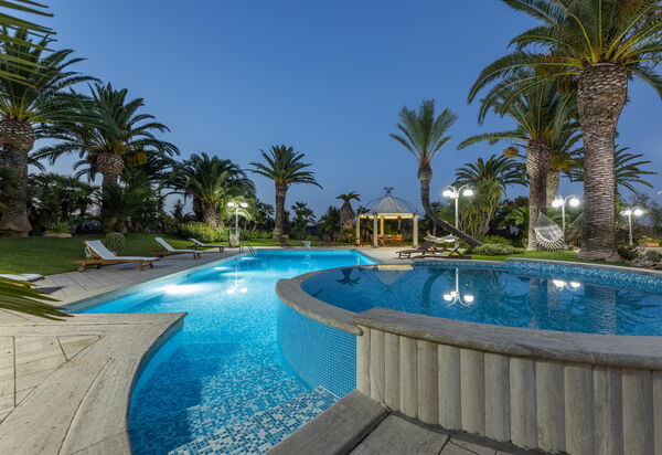 Villa Oasi Di Pace: бассейн, Открытый, Экстерьеры