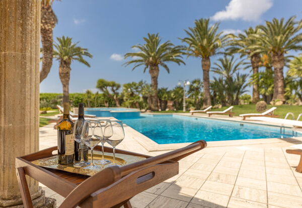 Villa Oasi Di Pace: бассейн, Открытый, Экстерьеры