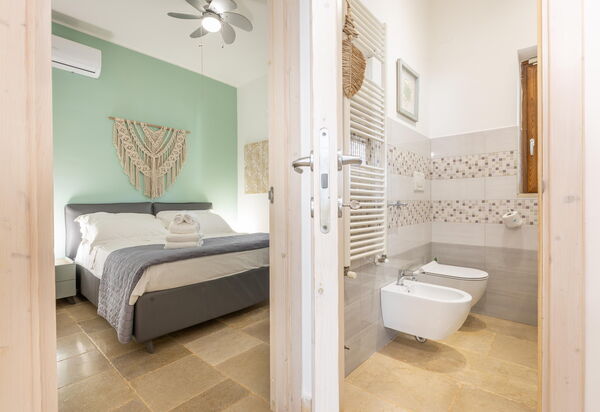 Villa Lampu Di Luce: Ванная комната, Спальня