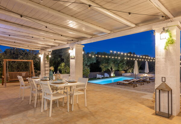 Villa Lampu Di Luce: Balkon / terras / patio, Buitenshuis, zwembad
