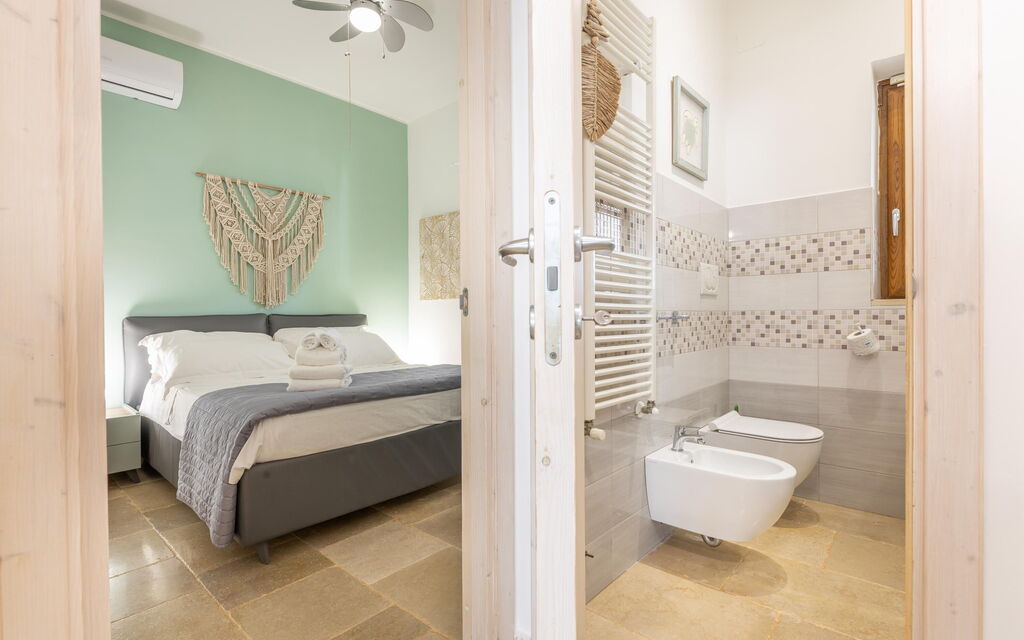 Villa Lampu Di Luce: Bathroom, Bedroom