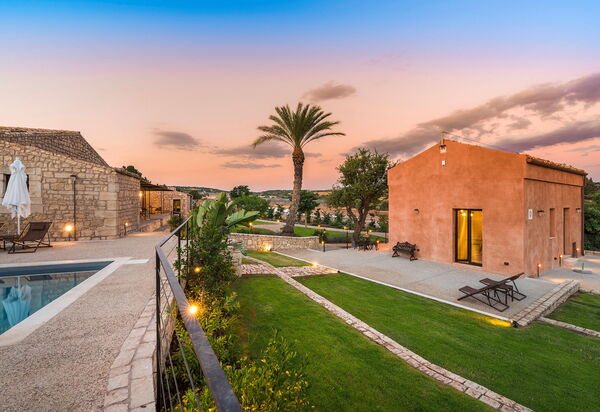 Dimora Spinazzella: бассейн, Открытый, Сад, Экстерьеры