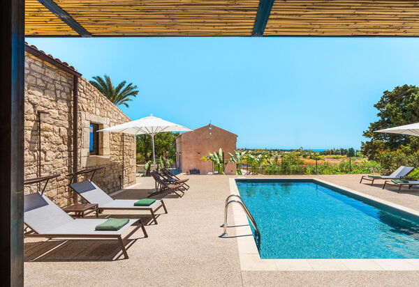 Dimora Spinazzella: бассейн, Открытый, Экстерьеры