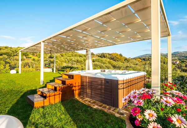 Villa Irida: Hot Tub