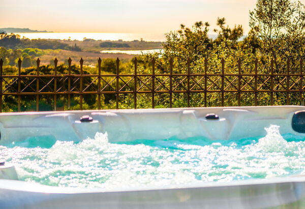 Villa Irida: Hot Tub, Scenic View