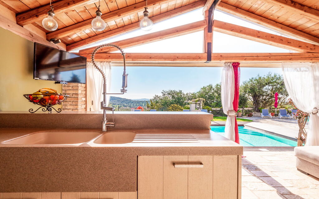 Villa Irida: Altan / terrasse / gårdhave