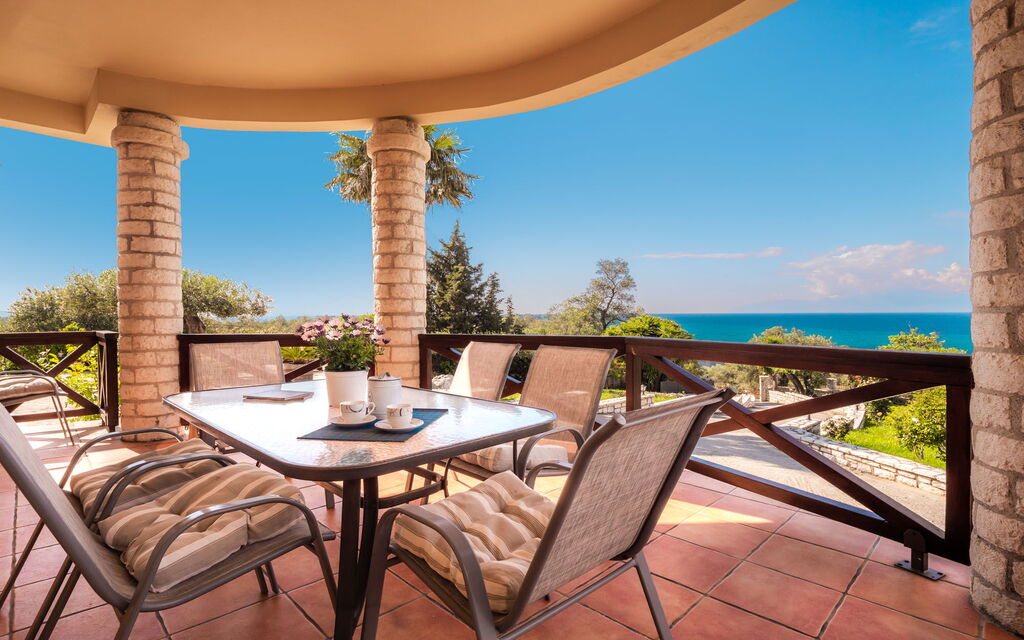 Villa Irida: Altan / terrasse / gårdhave, Visninger