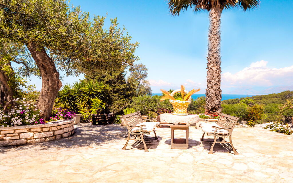 Villa Irida: Altan / terrasse / gårdhave, Visninger