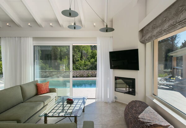 Villa Eleas Ikos: Living Room