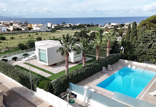 Villa Pizzolungo: Ansichten, Draussen, Schwimmbad