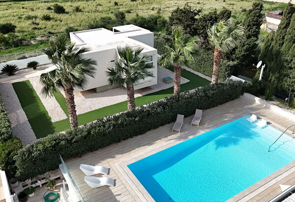 Villa Pizzolungo: Ansichten, Draussen, Schwimmbad