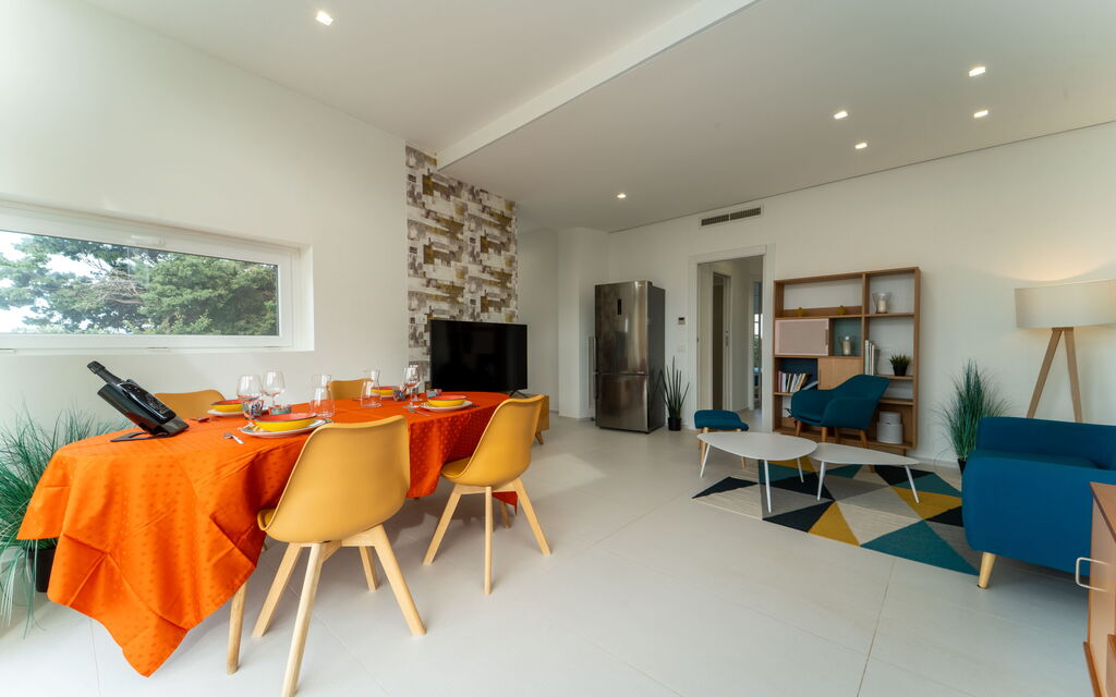 Villa Pizzolungo: Dining Room, Living Room