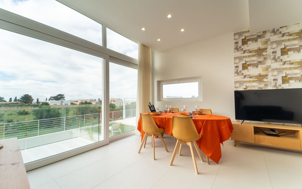Villa Pizzolungo: Dining Room, Living Room
