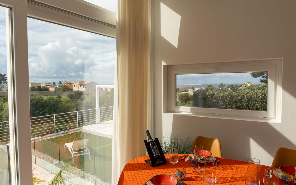 Villa Pizzolungo: Dining Room, Living Room