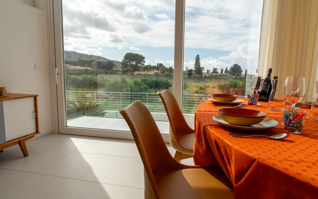 Villa Pizzolungo: Dining Room, Living Room
