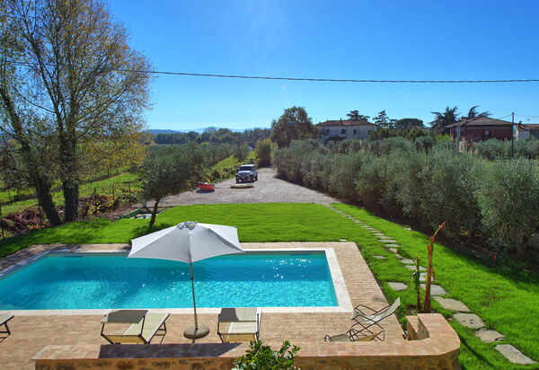 Villa Anna: Draussen, Garten, Schwimmbad