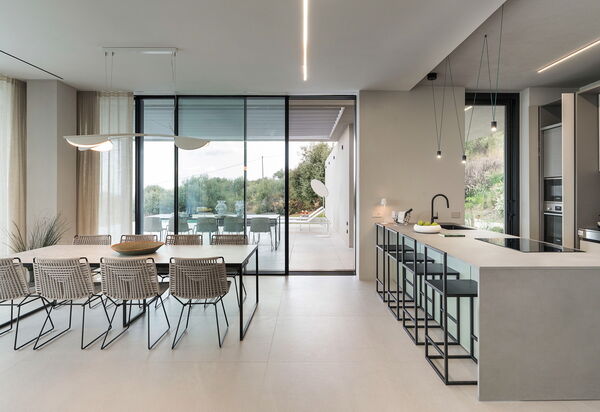 Villa Calypso: Гостиная, Кухня, Столовая