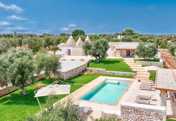 Trulli di Luccio: Außen, Draussen, Schwimmbad