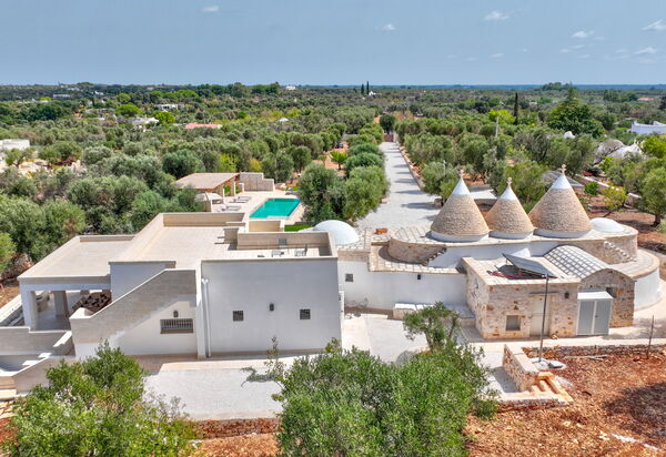 Trulli di Luccio: Ansichten, Schwimmbad