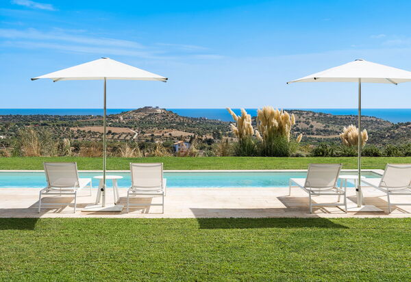 Villa Petite Afrique: Außen, Draussen, Garten, Schwimmbad