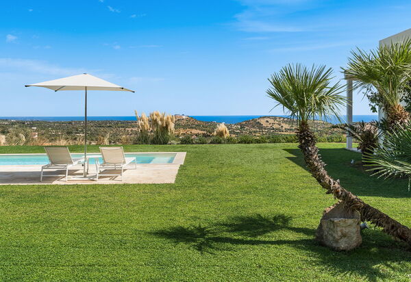 Villa Petite Afrique: Außen, Draussen, Garten, Schwimmbad