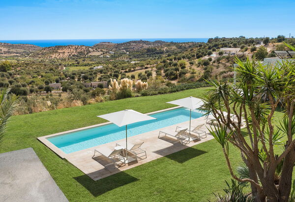 Villa Petite Afrique: Außen, Draussen, Garten, Schwimmbad