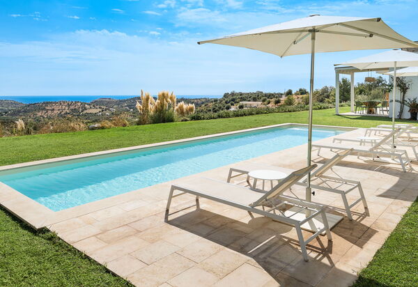 Villa Petite Afrique: Außen, Draussen, Garten, Schwimmbad