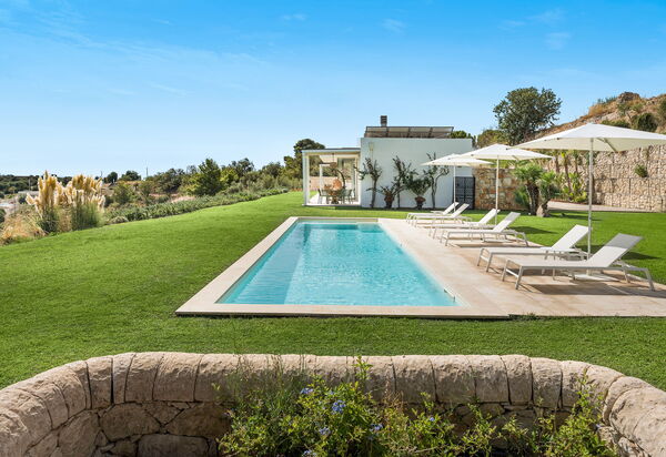 Villa Petite Afrique: Außen, Draussen, Garten, Schwimmbad