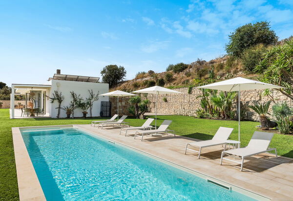 Villa Petite Afrique: Außen, Draussen, Garten, Schwimmbad