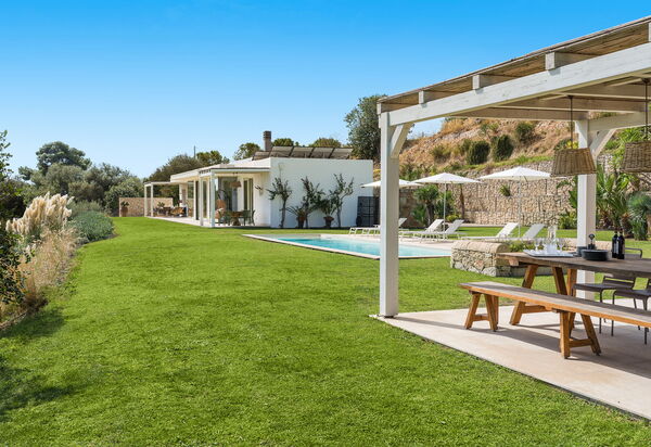 Villa Petite Afrique: Außen, Balkon / Terrasse / Patio, Draussen, Garten, Schwimmbad