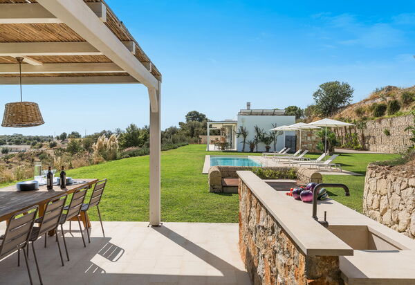 Villa Petite Afrique: Außen, Balkon / Terrasse / Patio, Draussen, Garten, Schwimmbad