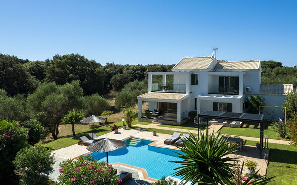 Villa Carreta: Building Exterior, Garden, Outdoor, Pool, Scenic View, Summer