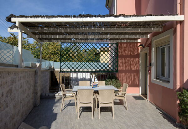 Doctor'S House: Außen, Balkon / Terrasse / Patio, Draussen