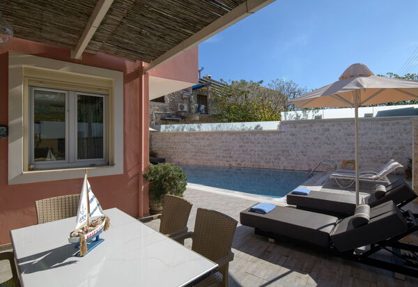 Doctor'S House: Außen, Draussen, Schwimmbad