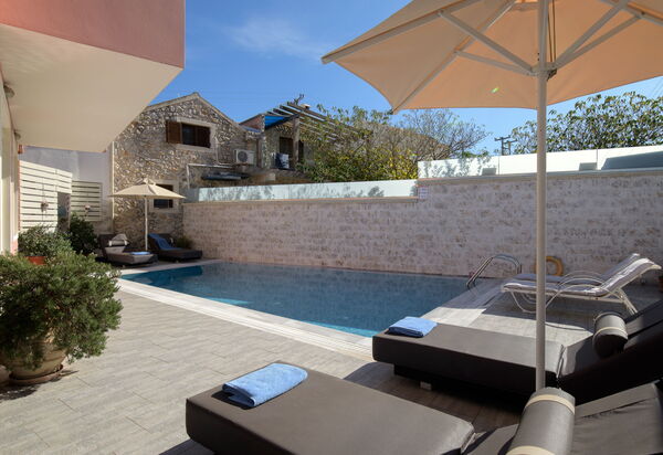 Doctor'S House: Außen, Draussen, Schwimmbad