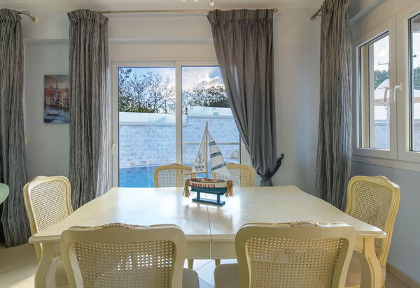 Doctor'S House: Esszimmer