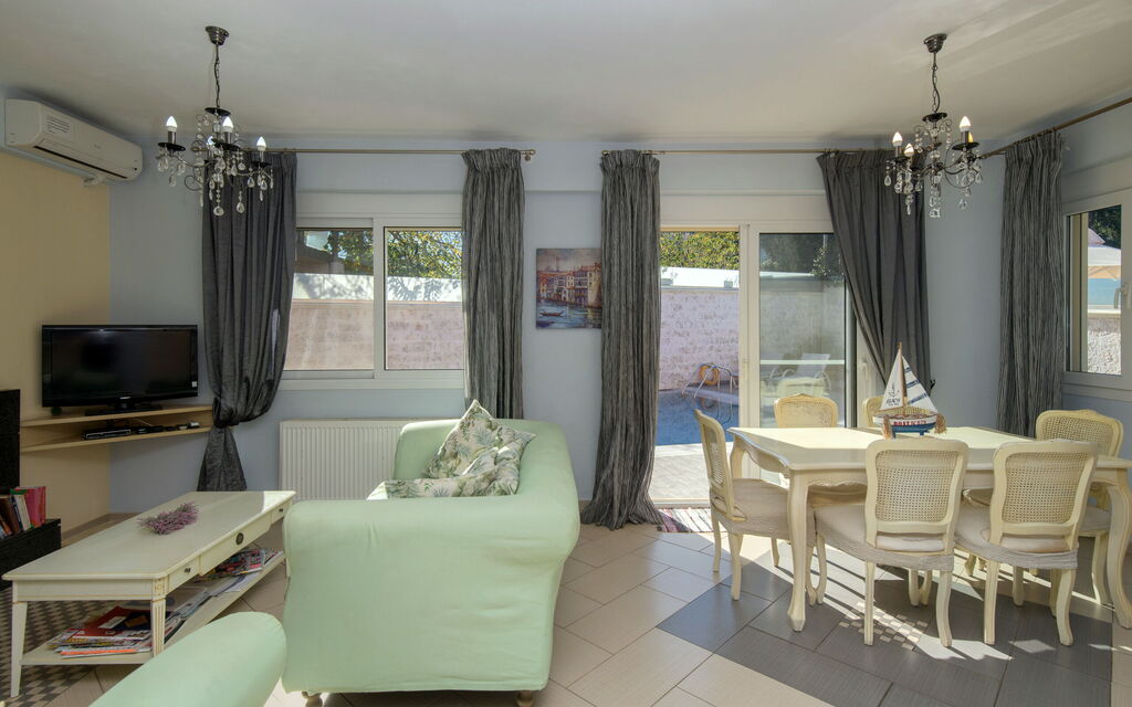 Doctor'S House: Salle à manger, Salon