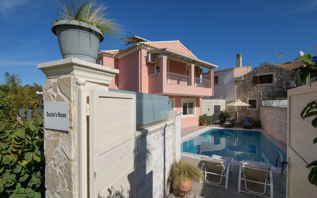 Doctor'S House: bassin, Extérieur, Extérieurs
