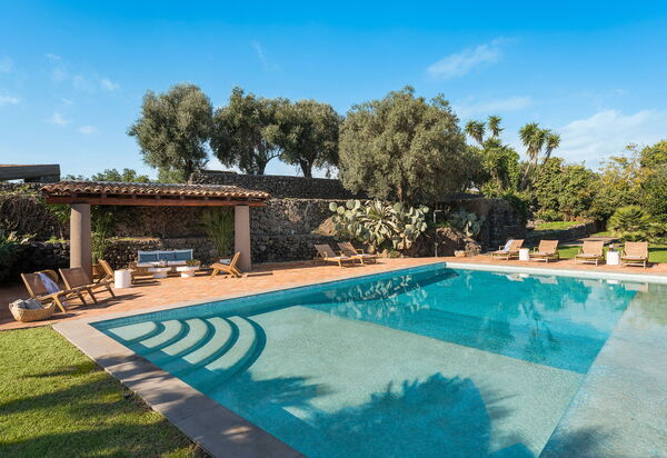 Villa Continella: Have, Udendørs, Udvendige