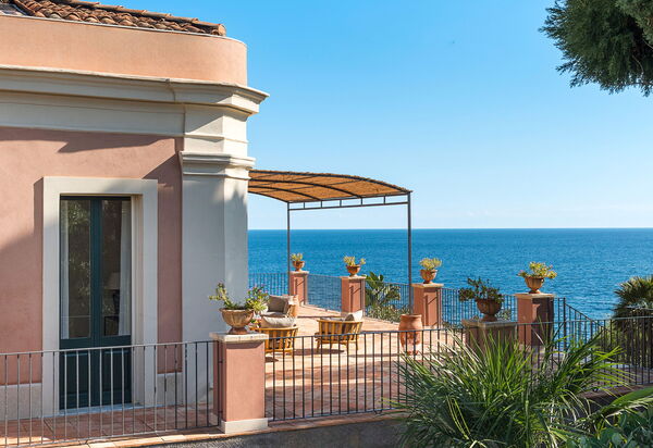 Villa Continella: Altan / terrasse / gårdhave, Udendørs, Udvendige, Visninger