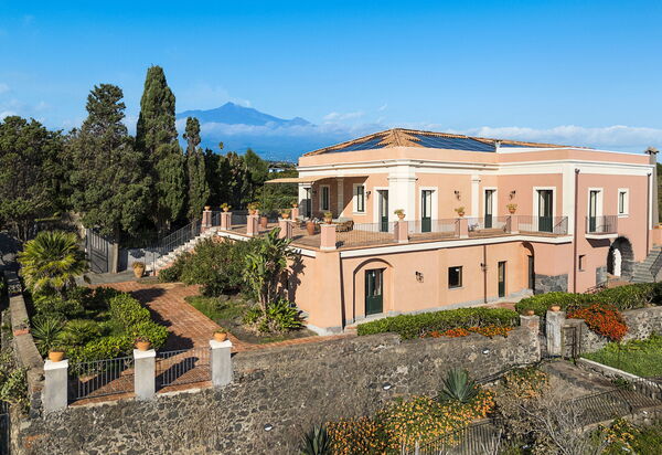 Villa Continella: Udendørs, Udvendige