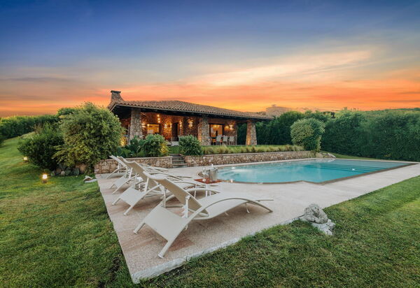 Villa Marinella: бассейн, Экстерьеры