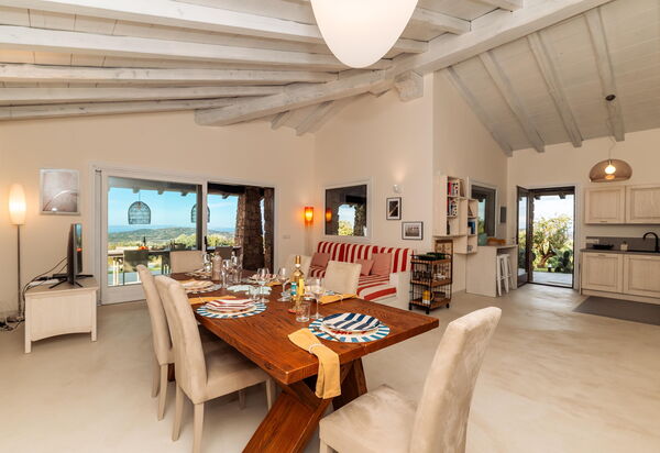 Villa Marinella: Гостиная, Столовая