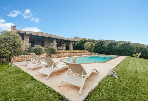 Villa Marinella: бассейн, Экстерьеры