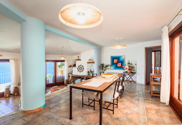 Villa Atlantide: Столовая