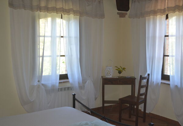 Podere Peteglia: chambre à coucher