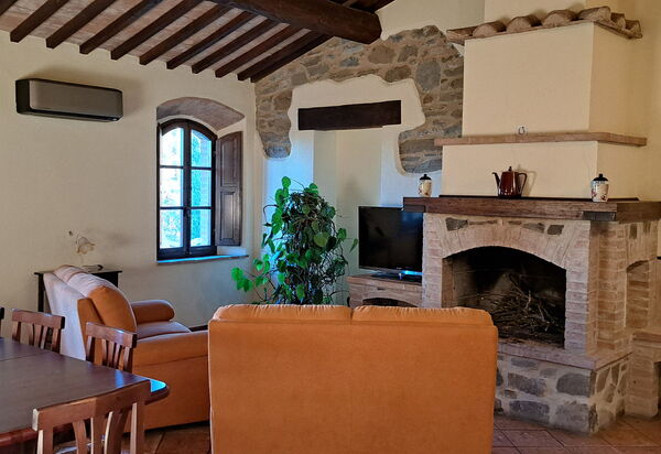 Podere Peteglia: Salle à manger, Salon