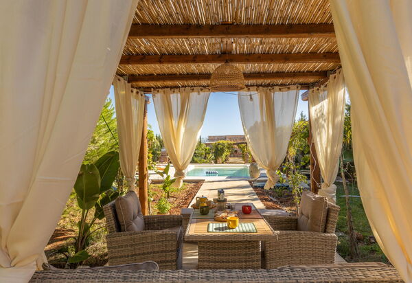 Villa Renedda: Балкон / Терраса / Патио, бассейн