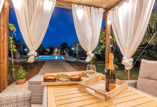 Villa Renedda: Балкон / Терраса / Патио, бассейн, Открытый, Экстерьеры